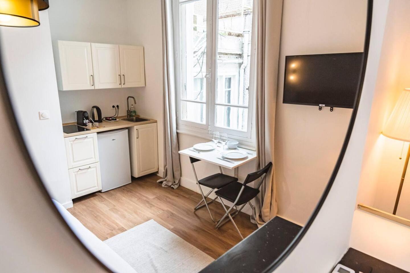 Pink, Appartement En Plein Coeur De Reims Ngoại thất bức ảnh
