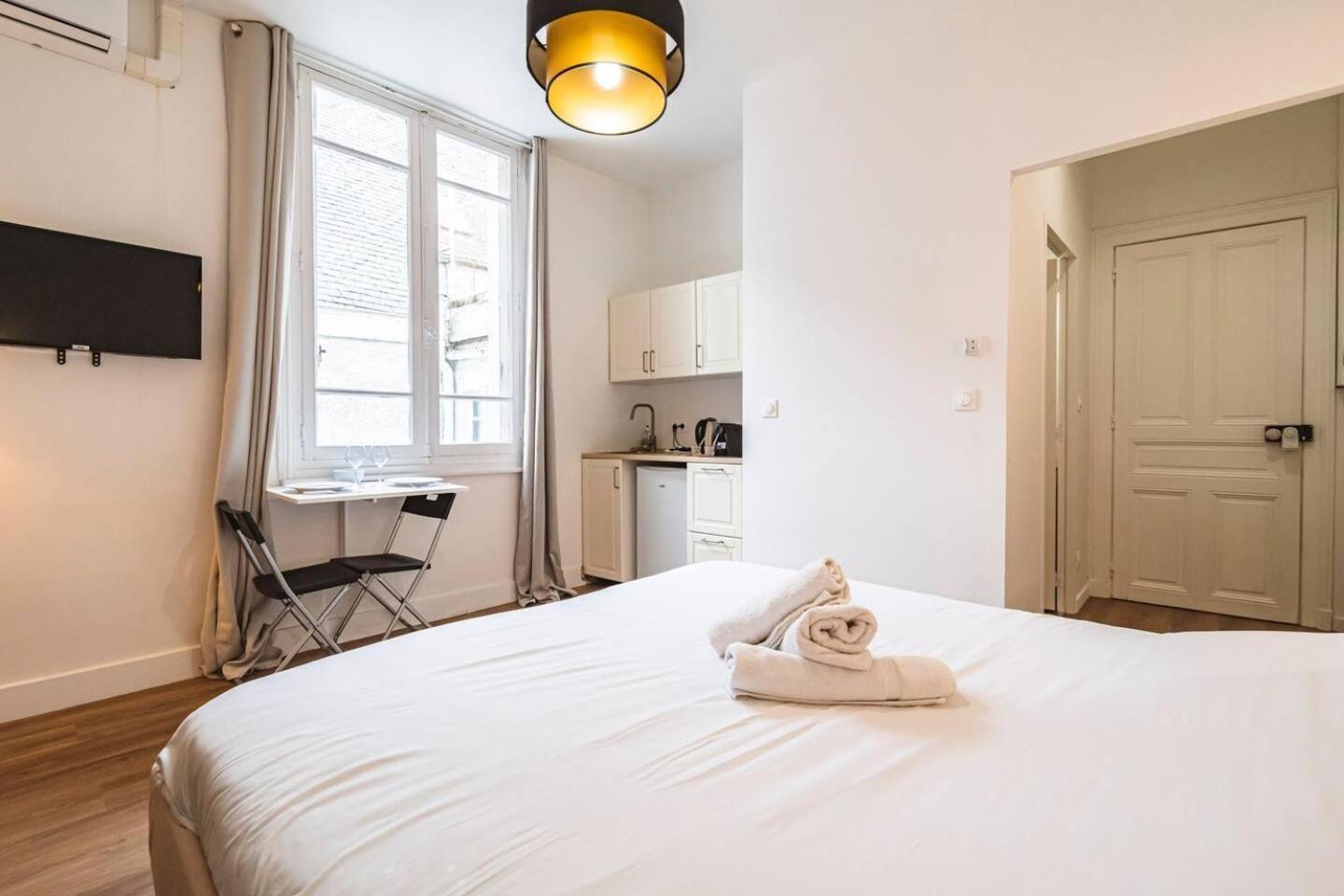 Pink, Appartement En Plein Coeur De Reims Ngoại thất bức ảnh