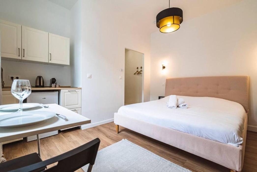 Pink, Appartement En Plein Coeur De Reims Ngoại thất bức ảnh