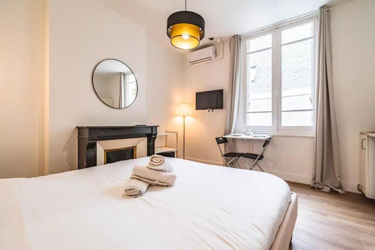 Pink, Appartement En Plein Coeur De Reims Ngoại thất bức ảnh