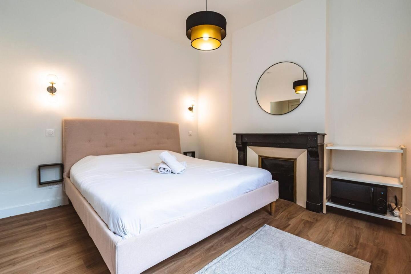 Pink, Appartement En Plein Coeur De Reims Ngoại thất bức ảnh