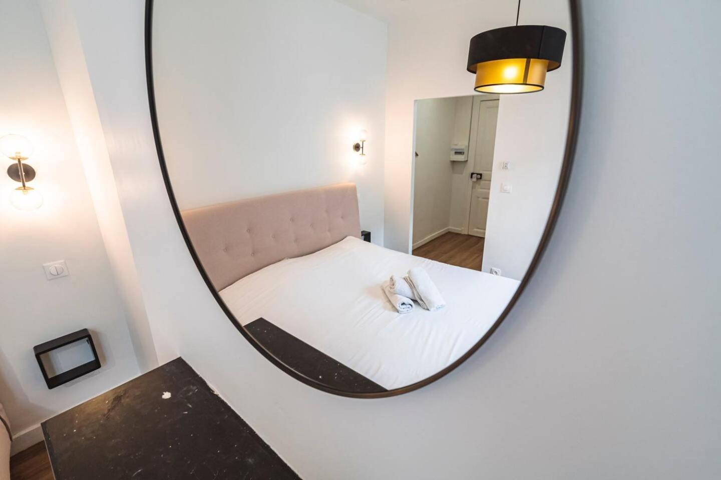 Pink, Appartement En Plein Coeur De Reims Ngoại thất bức ảnh