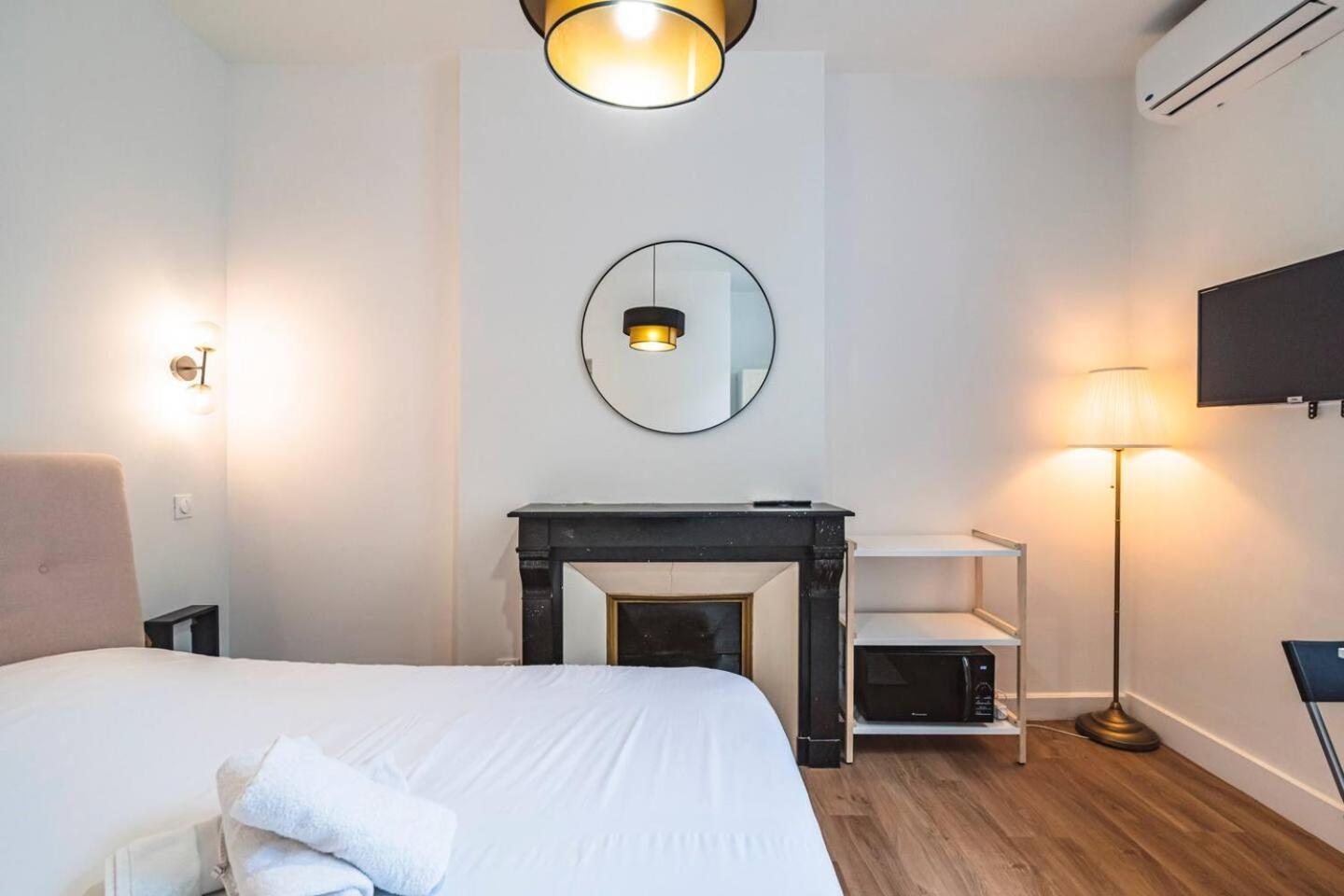 Pink, Appartement En Plein Coeur De Reims Ngoại thất bức ảnh