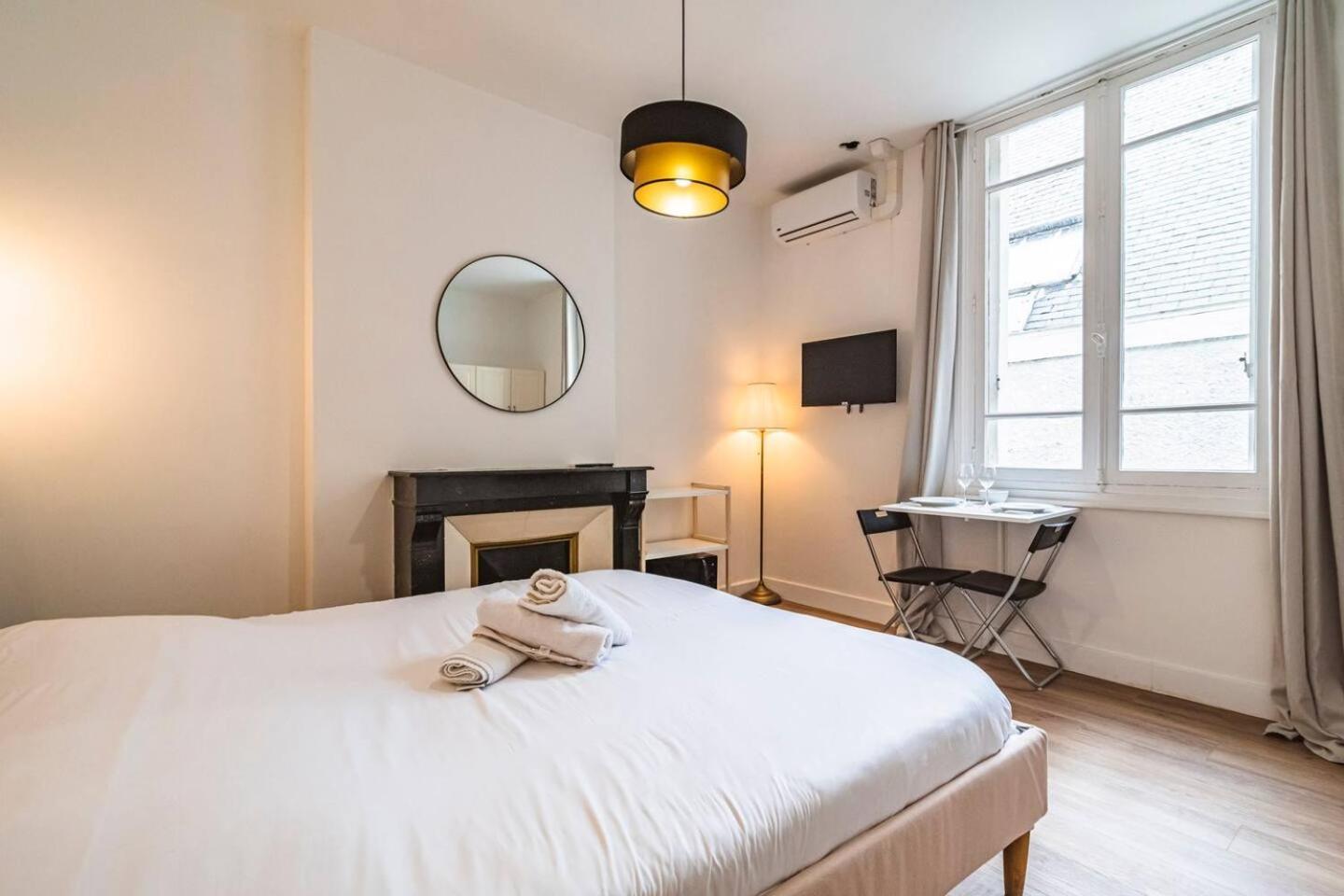 Pink, Appartement En Plein Coeur De Reims Ngoại thất bức ảnh